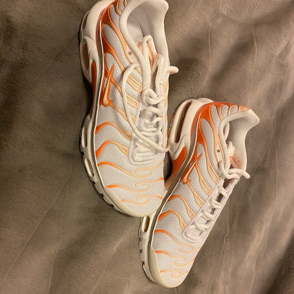 Womens Nike Air Max plus a size 6.5 US brand new in the box - Picture 2 of 3